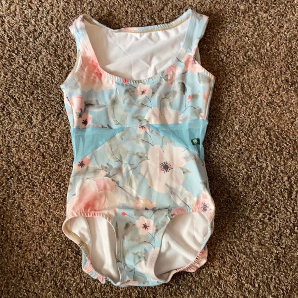 LuckyLeo Dancewear size small